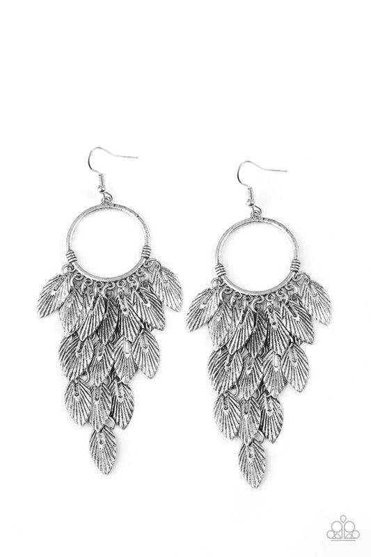 Pendiente Paparazzi ~ Feather Frenzy - Plata