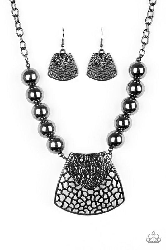 Paparazzi Necklace ~ Large and In Charge - Black