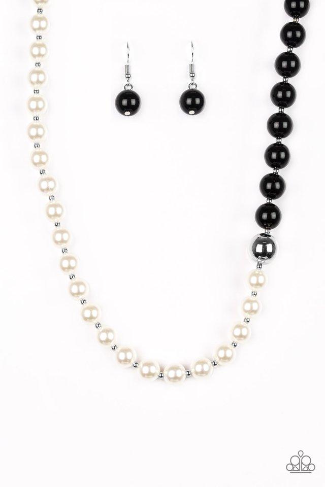 Paparazzi Necklace ~ 5th Avenue A-Lister - Black