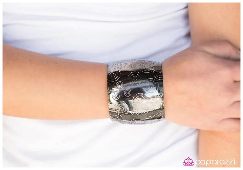 Pulsera Paparazzi ~ Bulls Eye - Negra