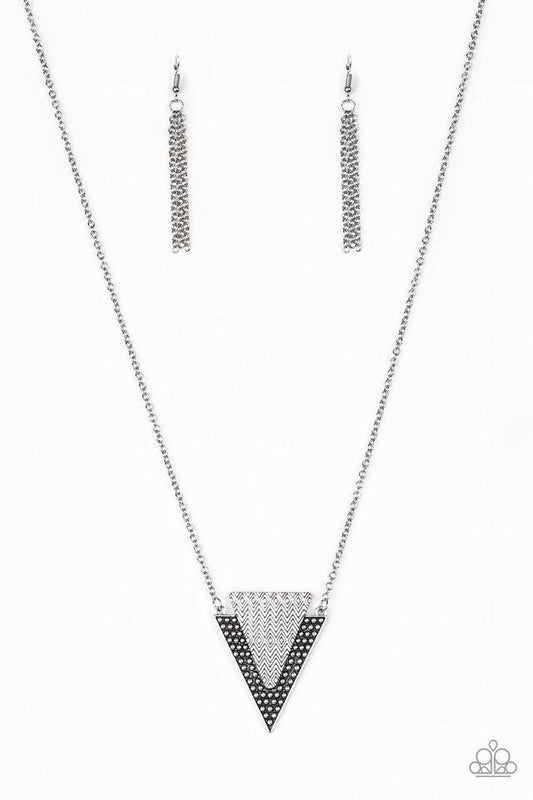 Collar Paparazzi ~ Flecha antigua - Plata