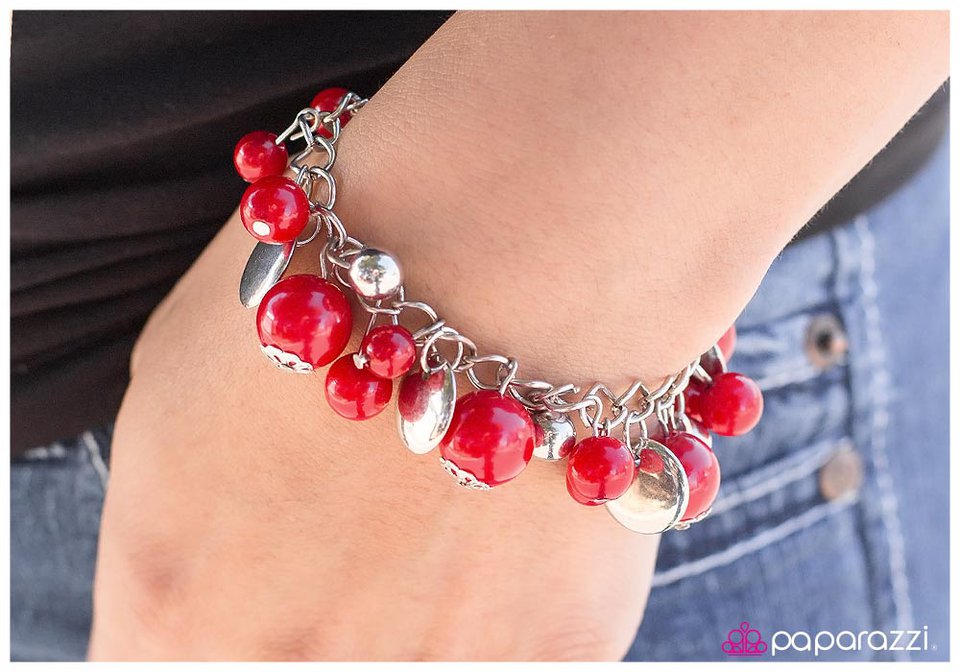 Pulsera Paparazzi ~ Un paseo nocturno - Rojo