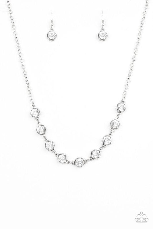 Collar Paparazzi ~ Starlit Socials - Blanco