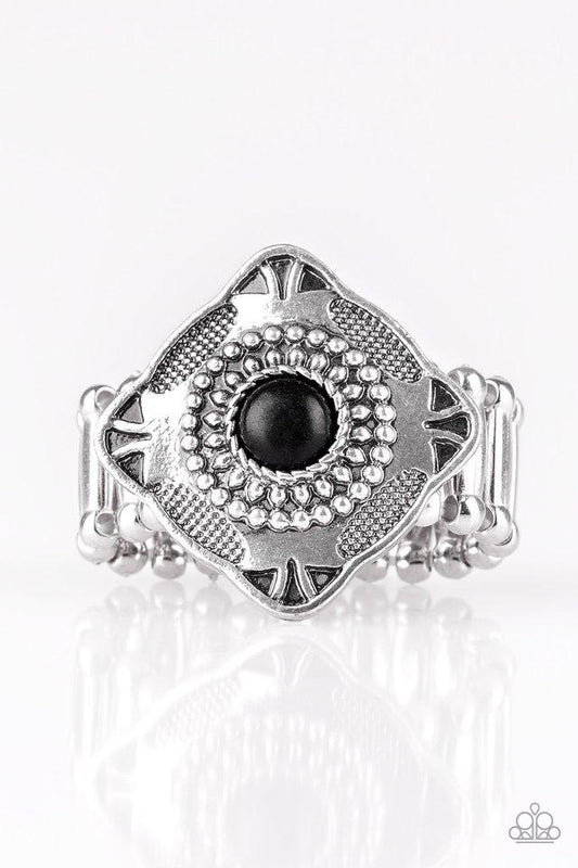 Anillo Paparazzi ~ Moda de Cuatro Esquinas - Negro