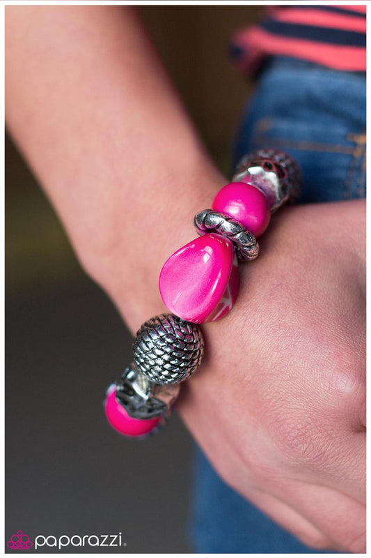 Pulsera Paparazzi ~ Divinely Deco - Rosa