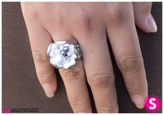 Paparazzi Ring ~ Settle In - White