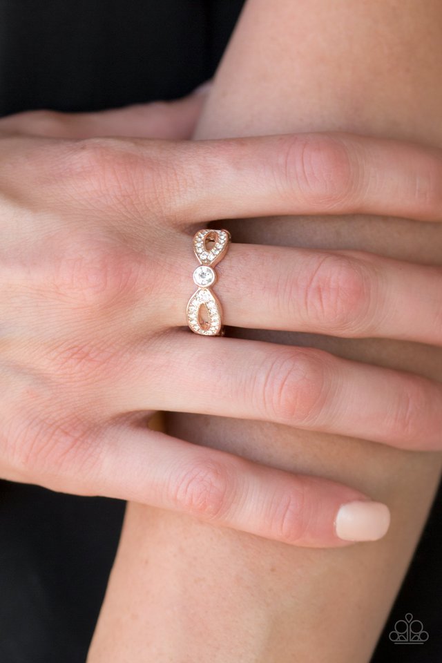 Extra Side Of Elegance - Rose Gold - Paparazzi Ring Image