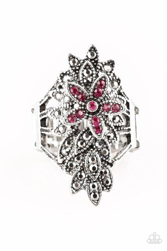 Anillo Paparazzi ~ Floral formal - Rosa