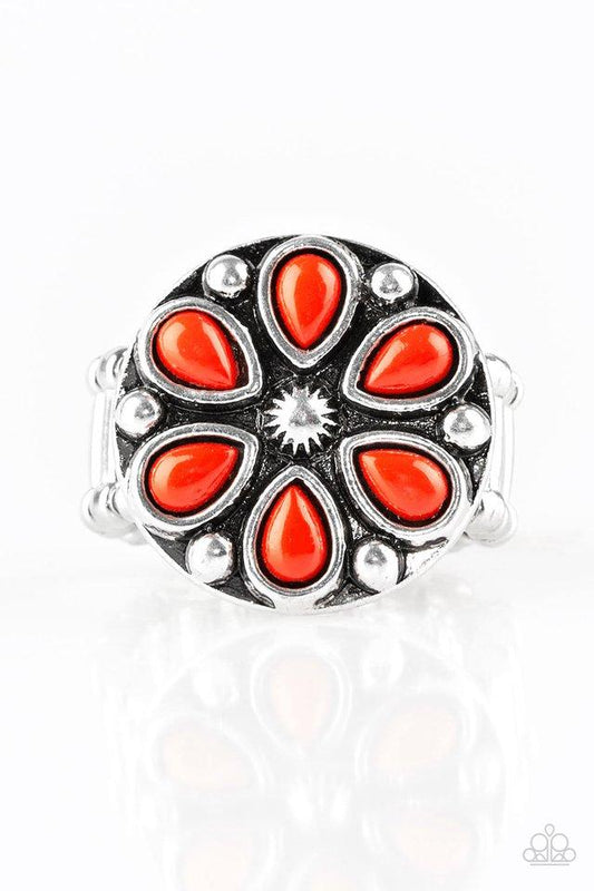 Anillo Paparazzi ~ Color Me Calla Lily - Rojo