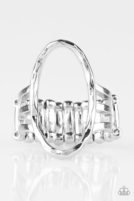 Anillo Paparazzi ~ Center Chic - Plata