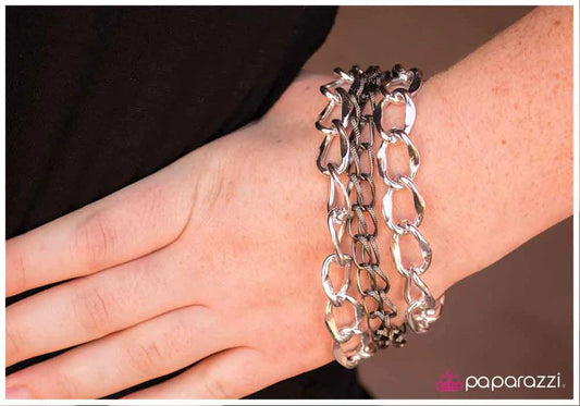 Pulsera Paparazzi ~ De qué están hechas las chicas - Plata