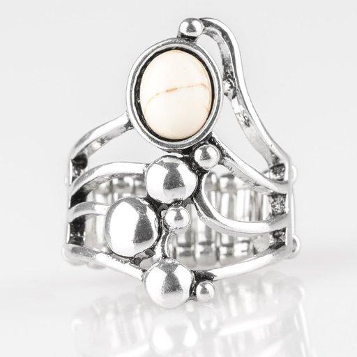 Anillo Paparazzi ~ Wanderlust Wanderer - Blanco