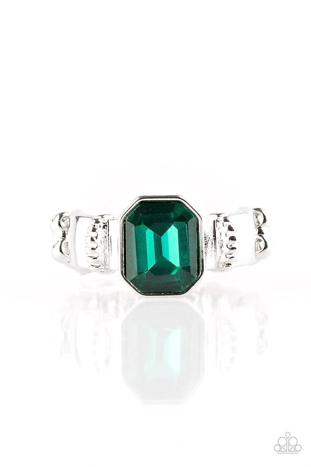 Anillo Paparazzi ~ Regal Relic - Verde