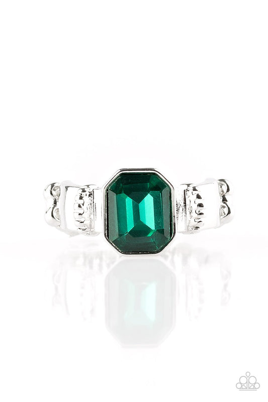 Anillo Paparazzi ~ Regal Relic - Verde