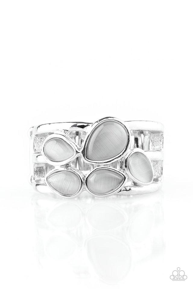 Paparazzi Ring ~ Dreamy Glow - Silver