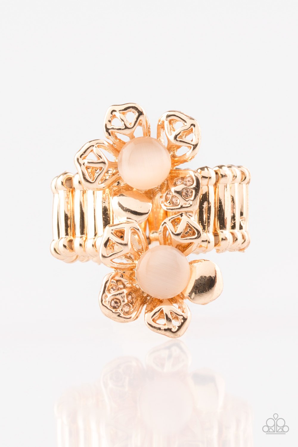 Anillo Paparazzi ~ Magnolia Mansions - Oro