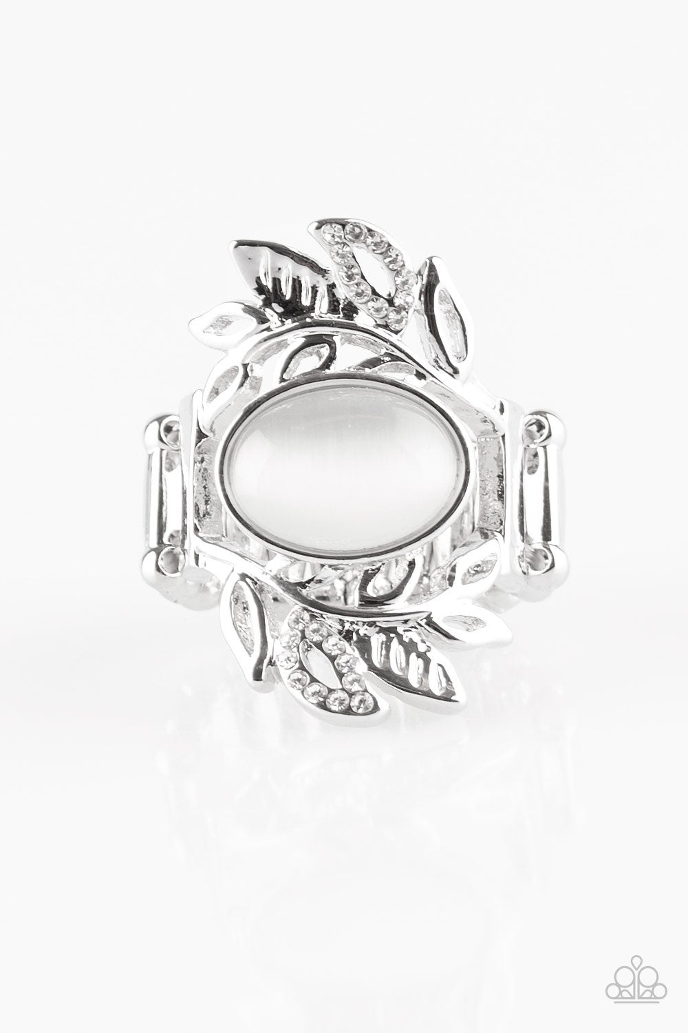 Anillo Paparazzi ~ Garden Dew - Blanco