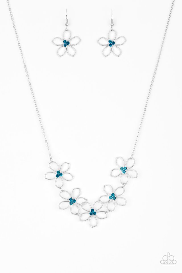 Paparazzi blue deals flower necklace