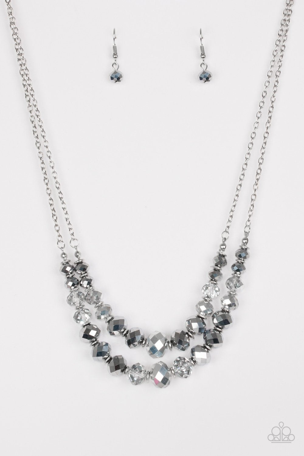 Collar Paparazzi ~ Sorprendentemente fascinante - Plata