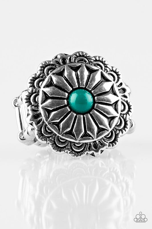 Daringly Daisy - Green - Paparazzi Ring Image