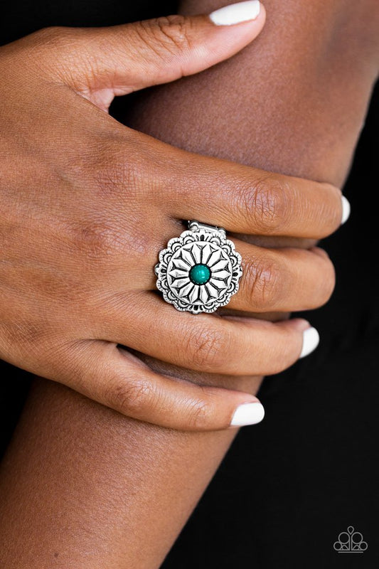 Daringly Daisy - Green - Paparazzi Ring Image