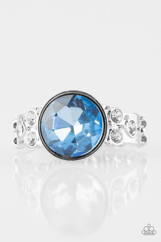 Anillo Paparazzi ~ Poshly Pampered - Azul