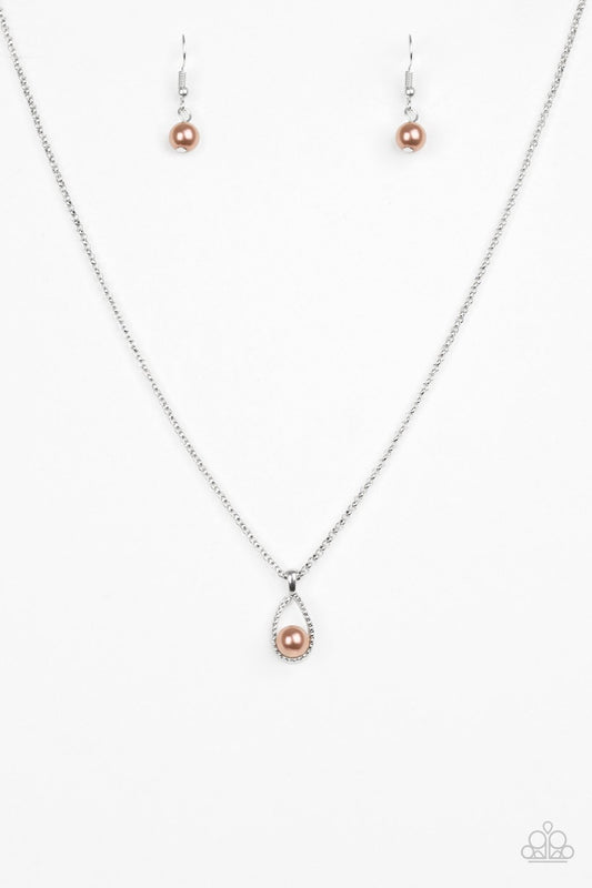 Collar Paparazzi ~ Tradicionalmente tradicional - Marrón