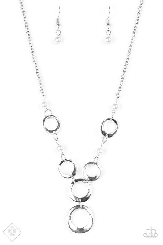 Collar Paparazzi ~ Perfectamente equilibrado - Blanco