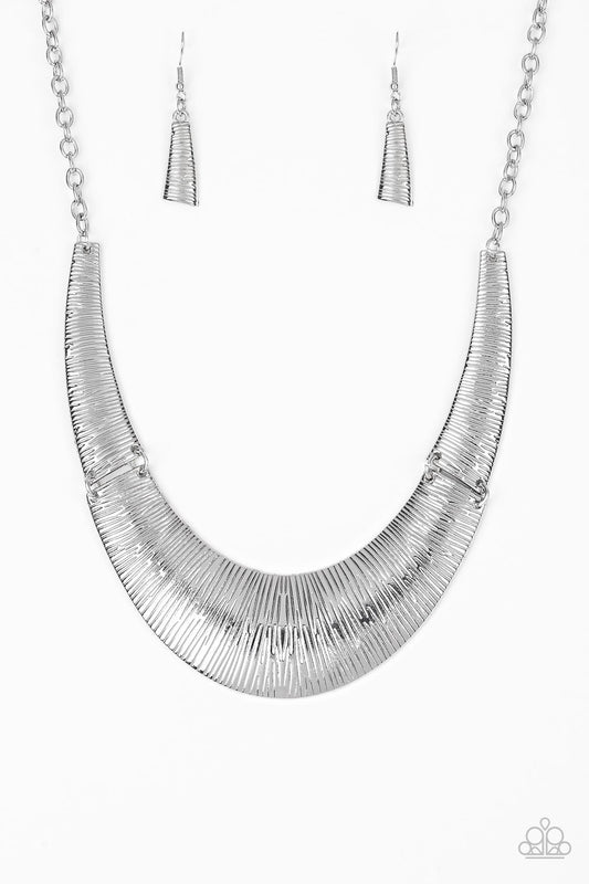 Collar Paparazzi ~ Fiesta o hambruna - Plata