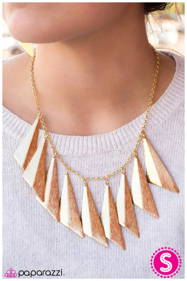 Collar Paparazzi ~ Doble las reglas - Oro