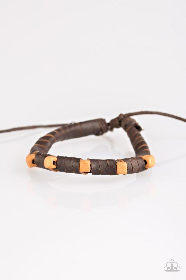 Pulsera Paparazzi ~ Backwoods Backpacker - Marrón