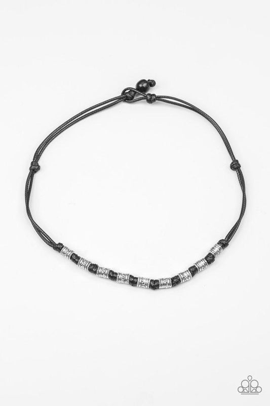 Collar Paparazzi ~ PIRATA de primera clase - Negro