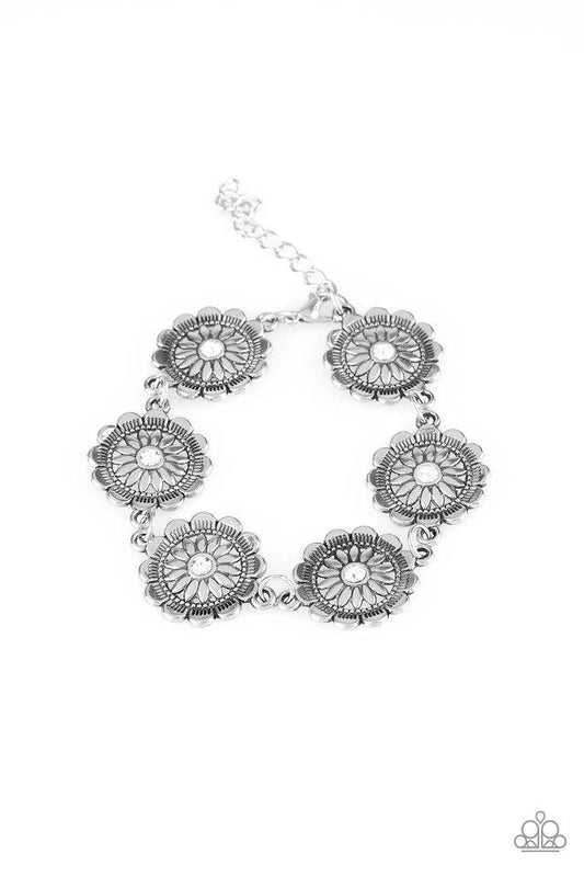 Pulsera Paparazzi ~ Funky Flower Child - Blanco