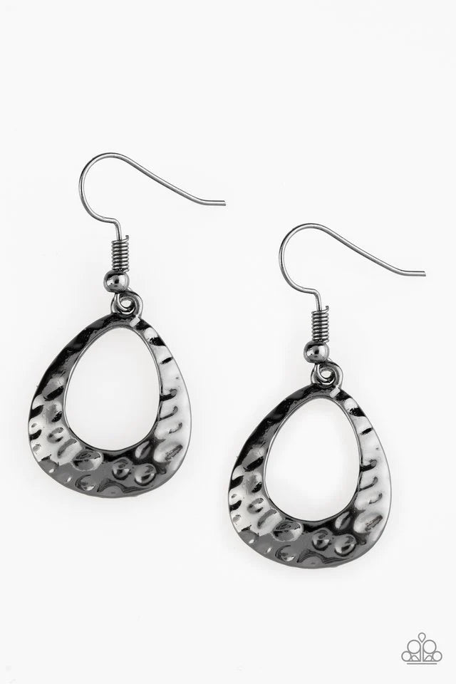 Paparazzi Earring ~ Radiantly Rugged - Black