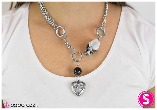 Paparazzi Necklace ~ Vixen - Black