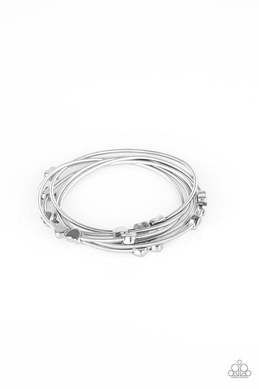 Pulsera Paparazzi ~ Cupido encantador - Plata