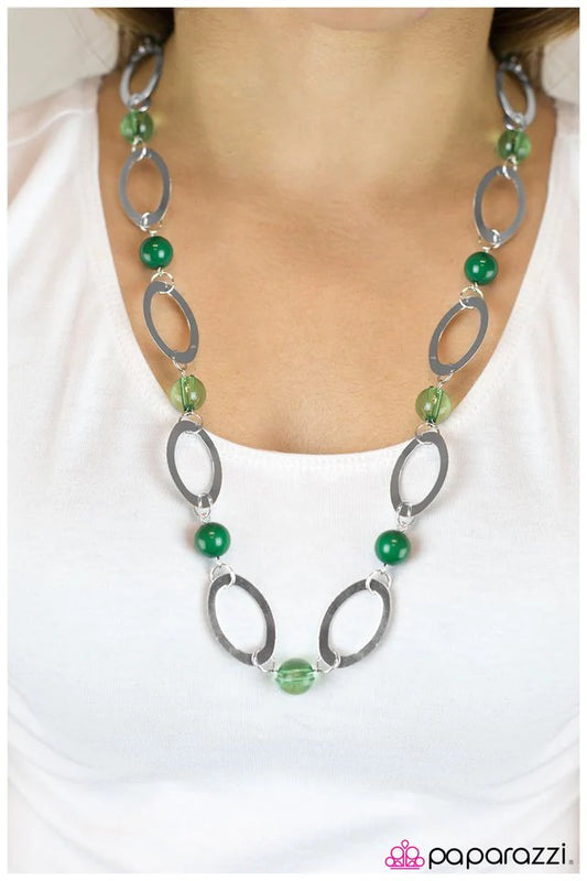 Collar Paparazzi ~ Luminoso y relajado - Verde