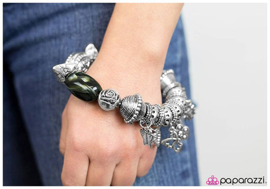 Pulsera Paparazzi ~ Dale un giro - Verde