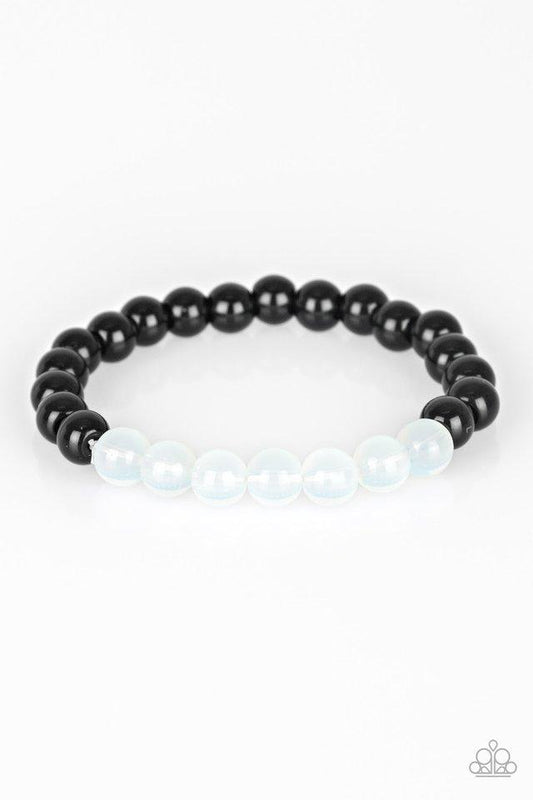 Pulsera Paparazzi ~ Cool and Content - Blanco