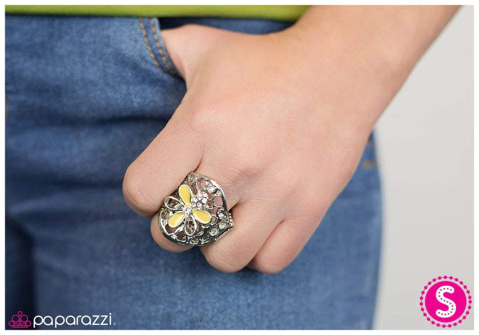 Anillo Paparazzi ~ Una cucharada de brillo - Amarillo