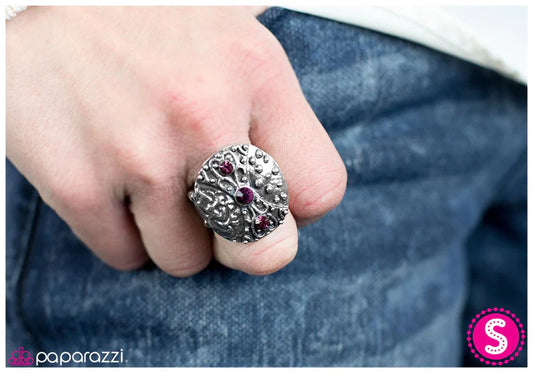 Paparazzi Ring ~ Queen Of Hearts - Purple