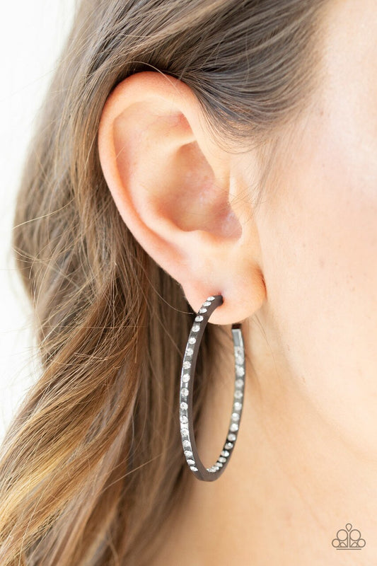 Paparazzi Earring ~ Comin Into Money - Black