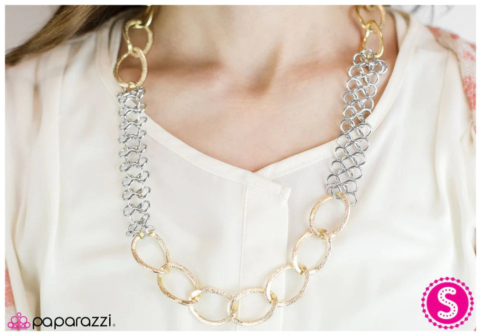 Collar de paparazzi ~ Atrapado en su red - Oro