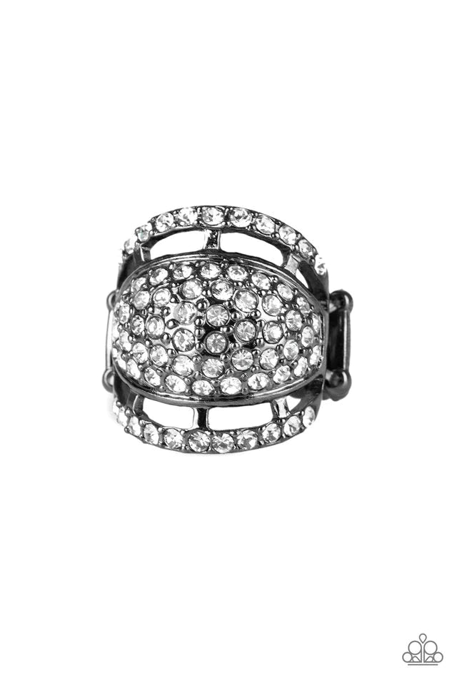 Paparazzi Ring ~ The Seven-FIGURE Itch - Black