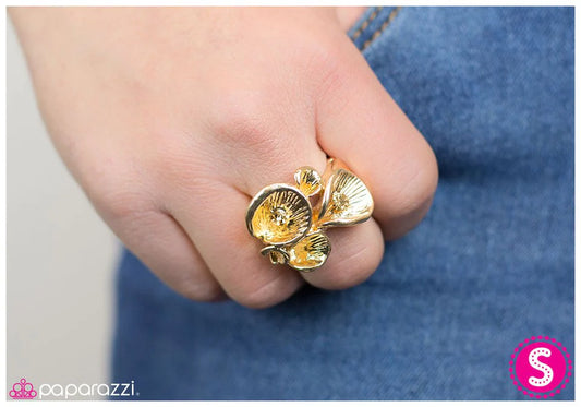 Anillo Paparazzi ~ Pétalos pulidos - Oro