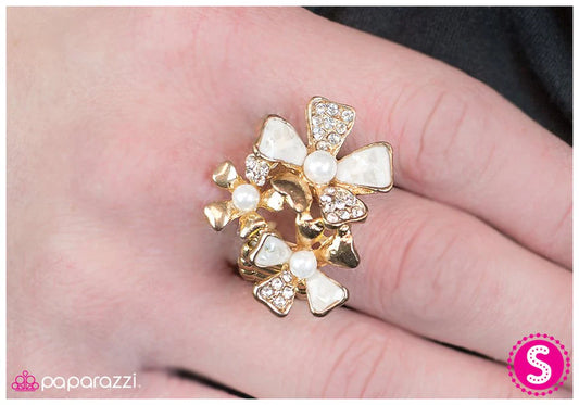 Paparazzi Ring ~ Poetic Petals - Gold