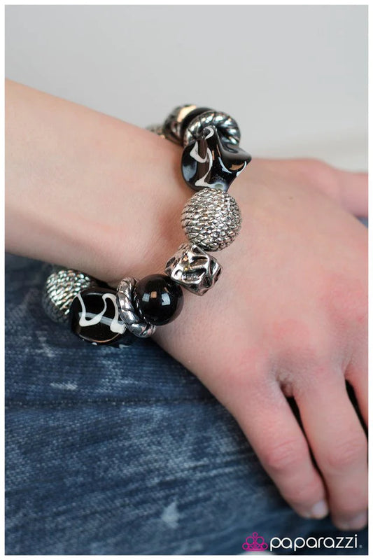 Pulsera Paparazzi ~ Divinely Deco - Negro