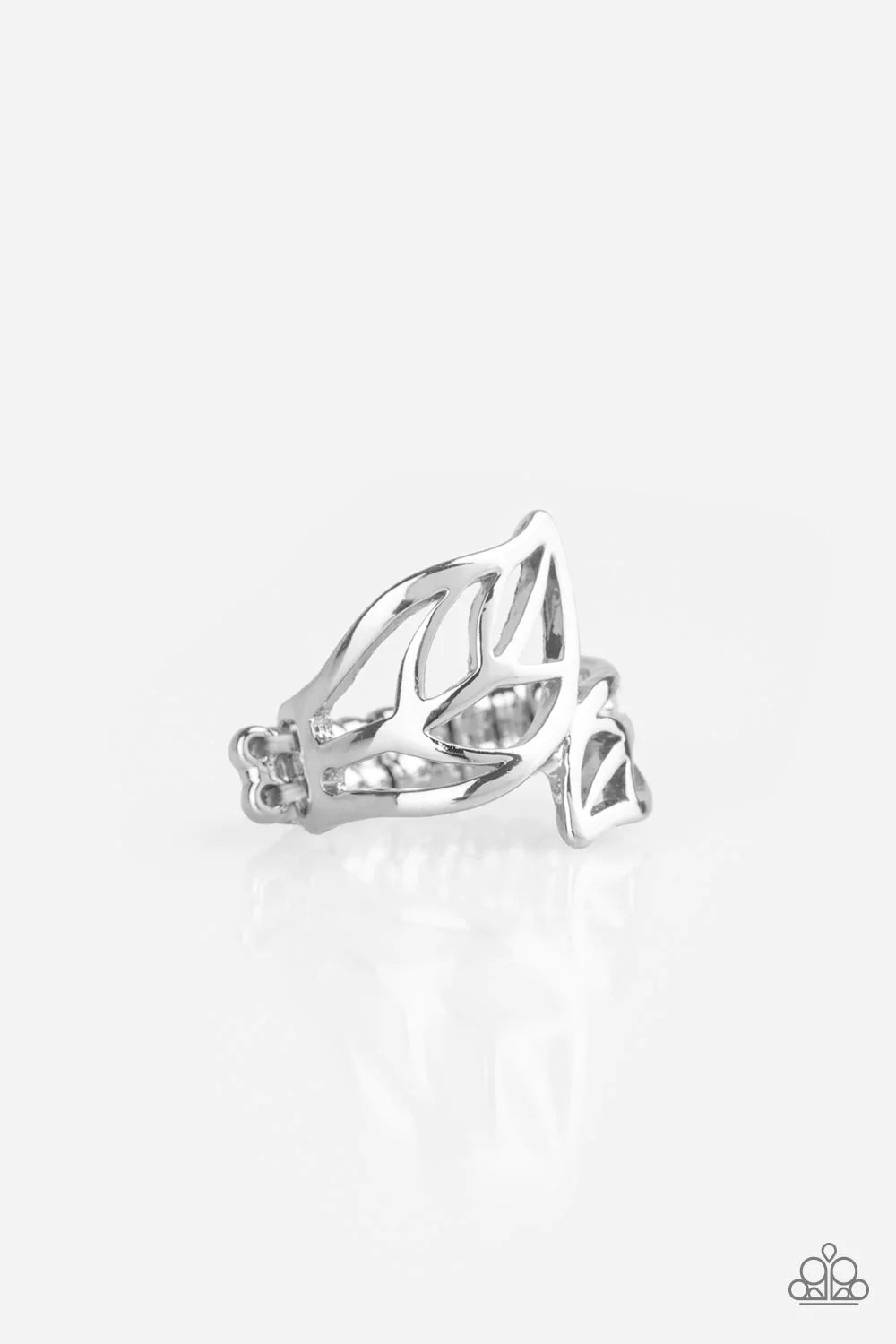 Anillo Paparazzi ~ LEAF It All Behind - Plata