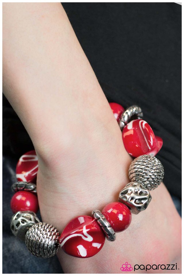 Pulsera Paparazzi ~ Divinely Deco - Rojo