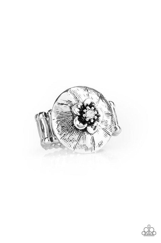 Paparazzi Ring ~ Blooming Beach Party - White